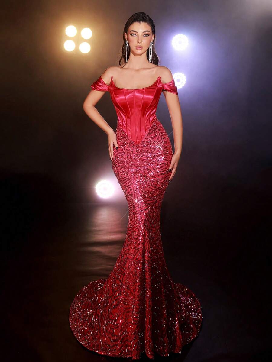 Vestido de satén con hombros descubierto
