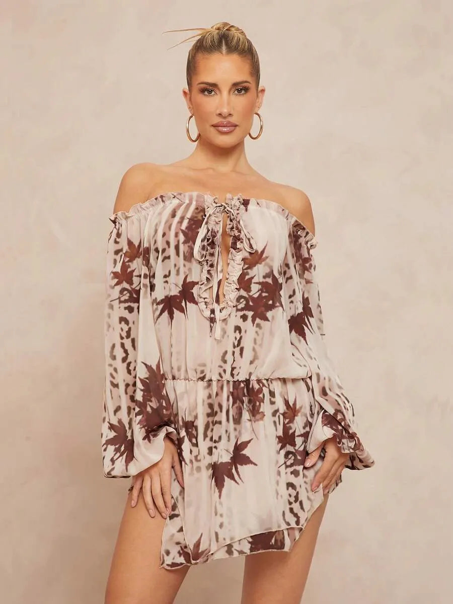 Vestido mini de manga larga con hombros descubiertos