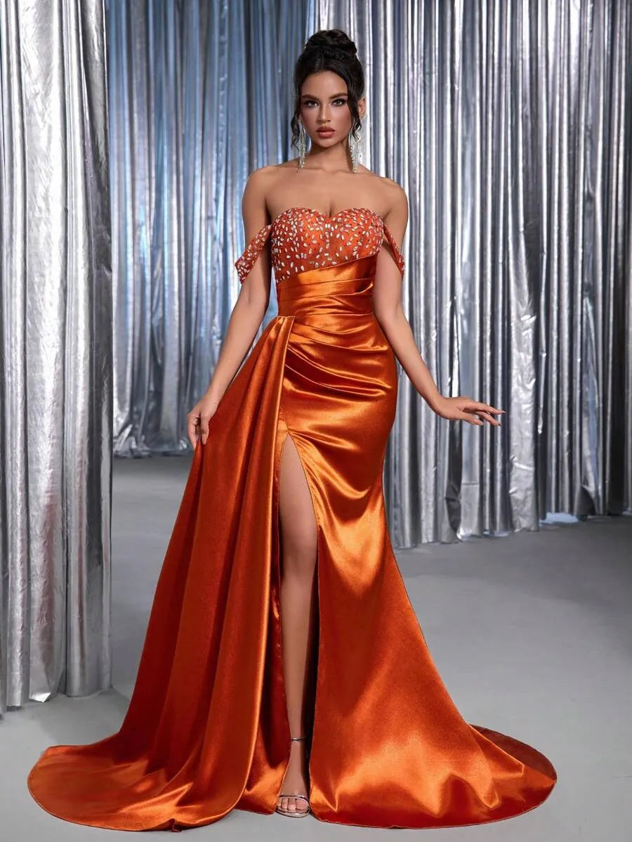 vestido de gasa con abertura lateral alta