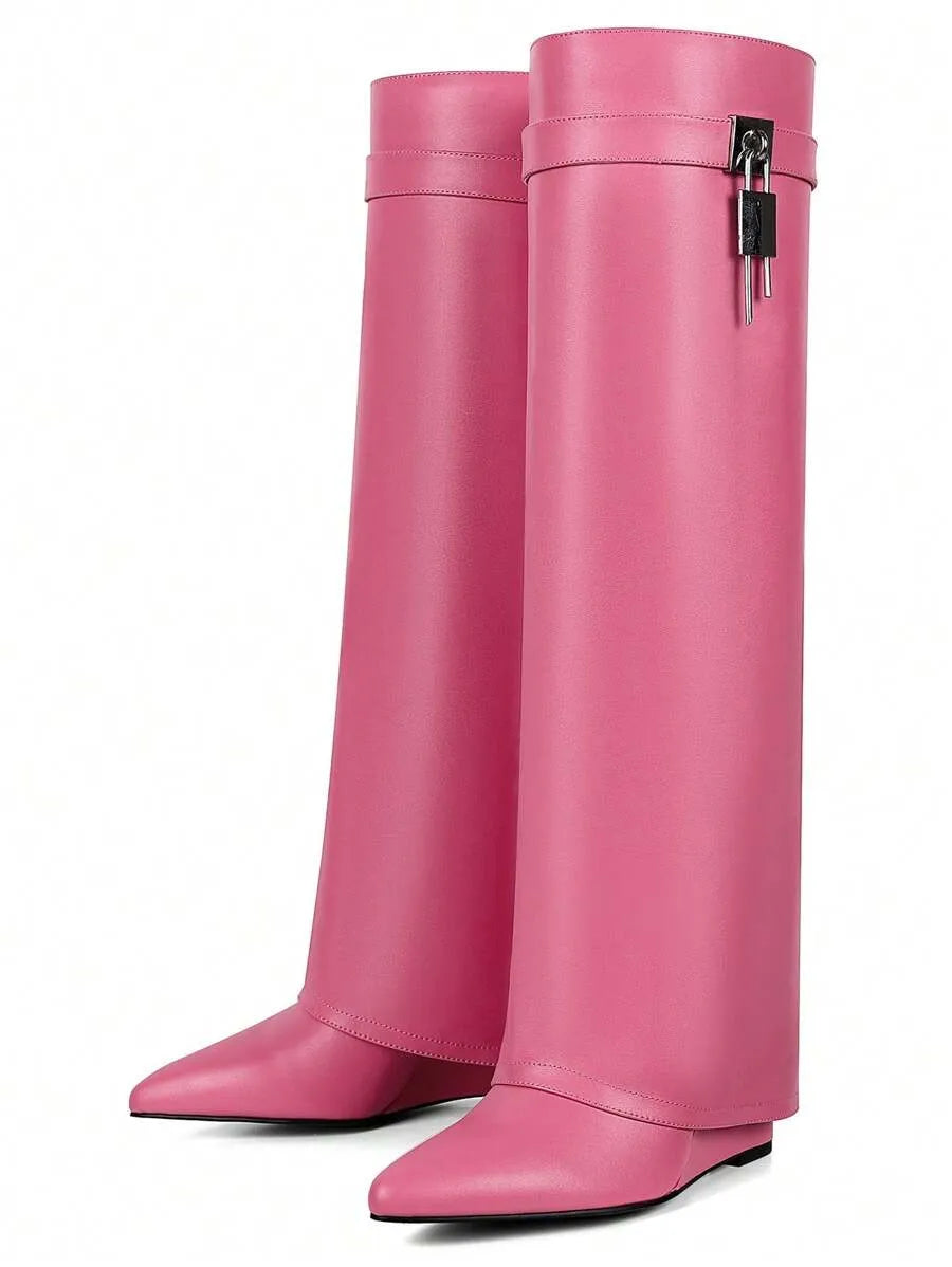 Botas altas de mujer de moda con puntera metálica