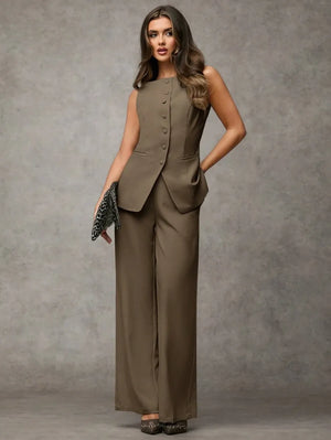 Conjunto de top sin mangas y pantalones