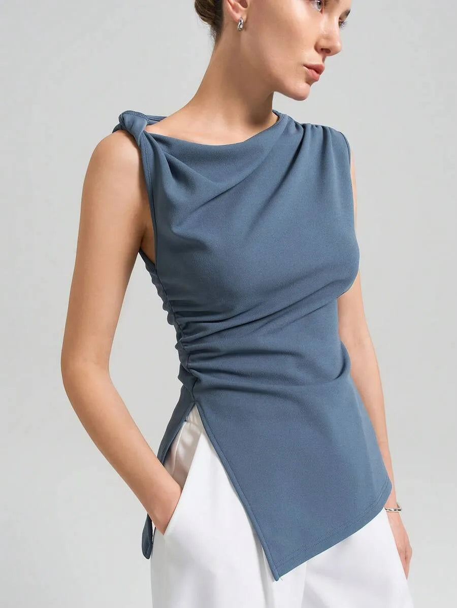 Camiseta elegante con hombros retorcidos para mujer