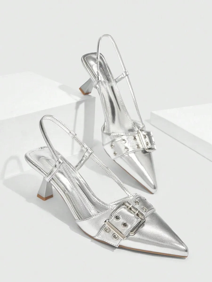 Tacones Stiletto con punta afilada y hebilla de metal