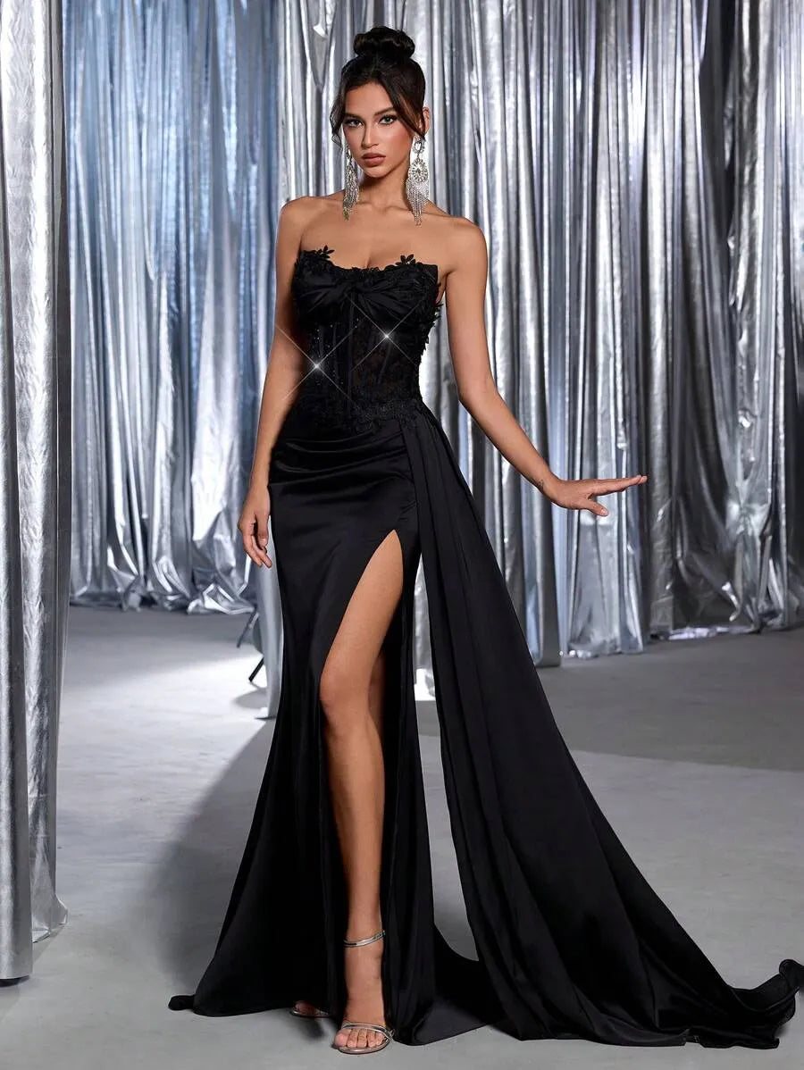 Vestido con aplicaciones de encaje