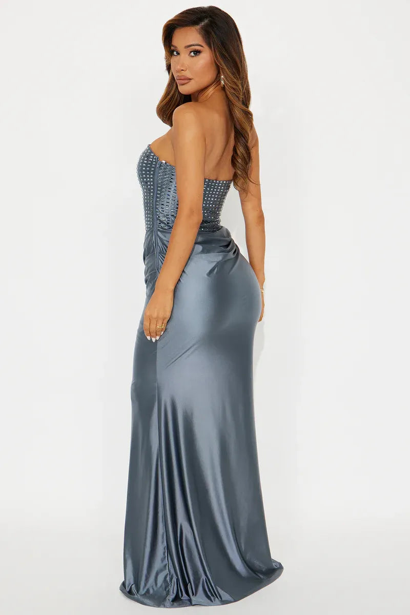 Vestido saten straples pedreria