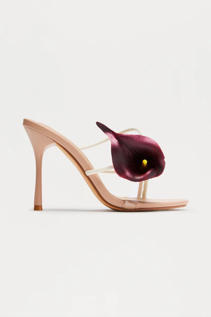 Zapatos de tacon detalle flores