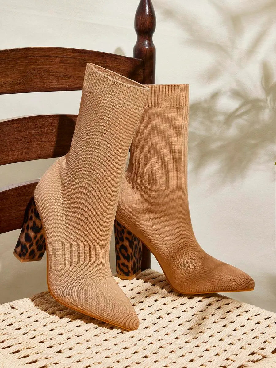 Botas de calcetín de tacón alto y grueso con puntera puntiaguda