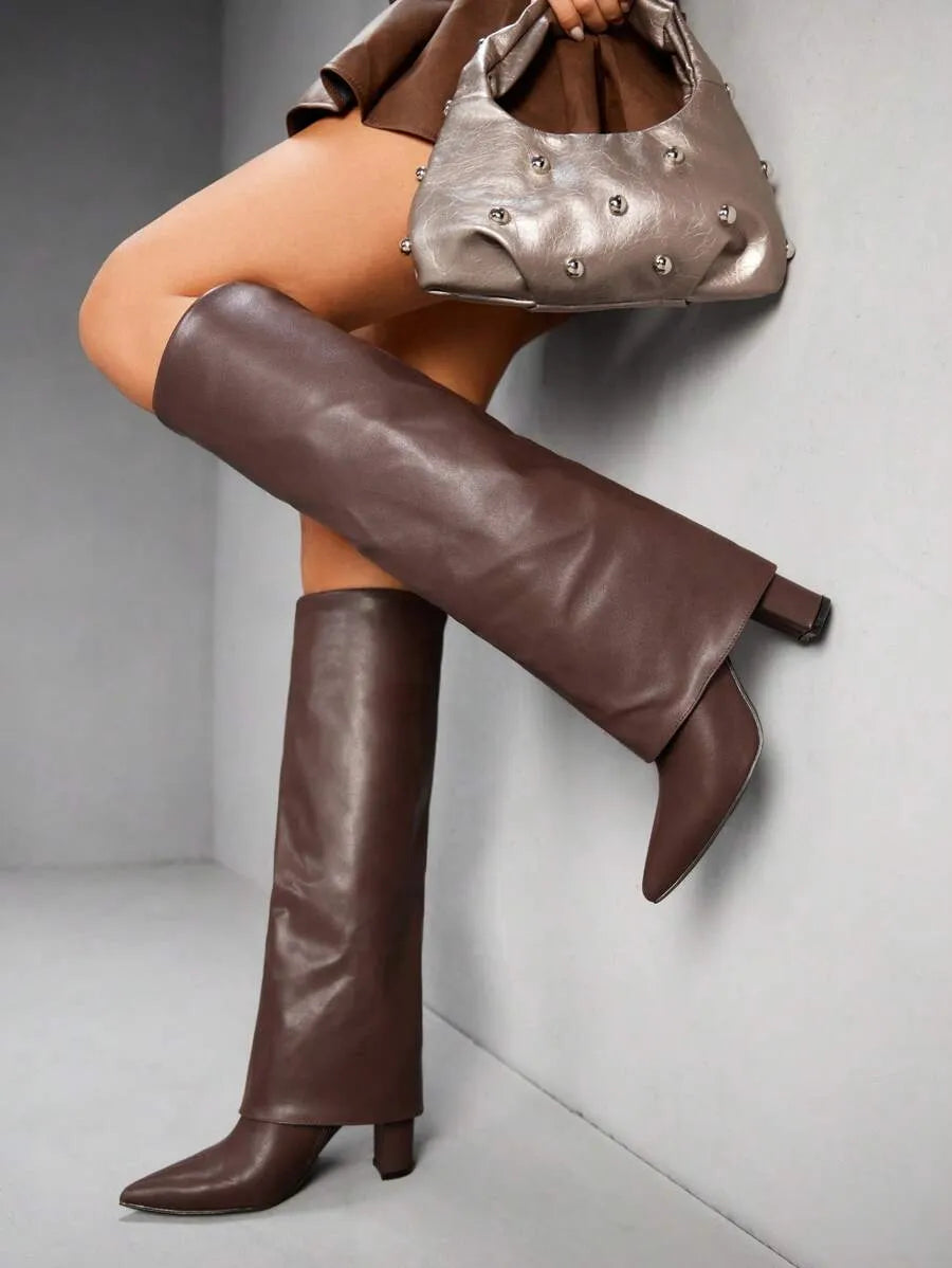 Botas de mujer con puntera puntiaguda