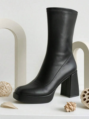 Botas cortas gruesas de moda para mujer