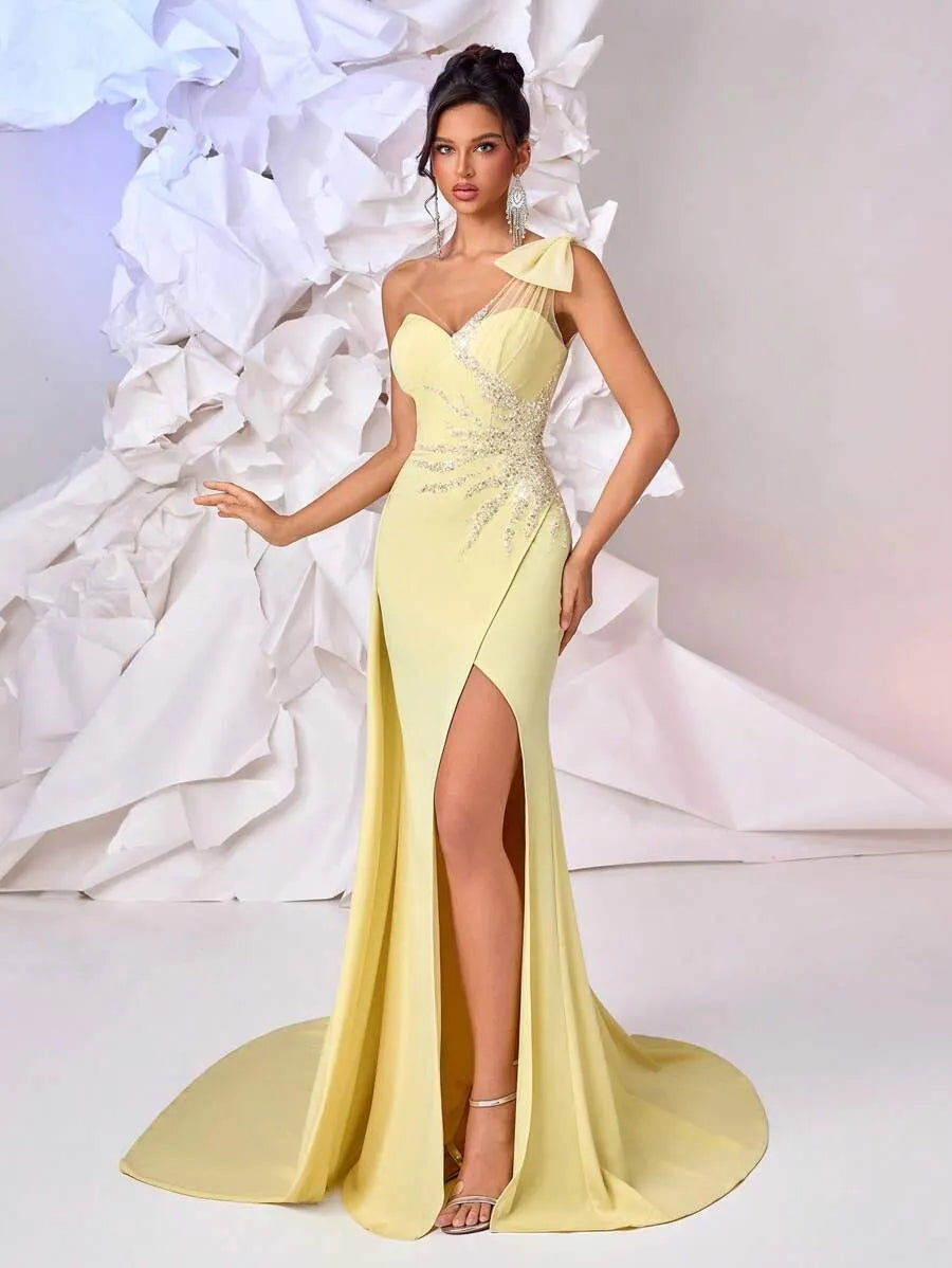 Vestido de noche formal de mujer con hombros asimétricos