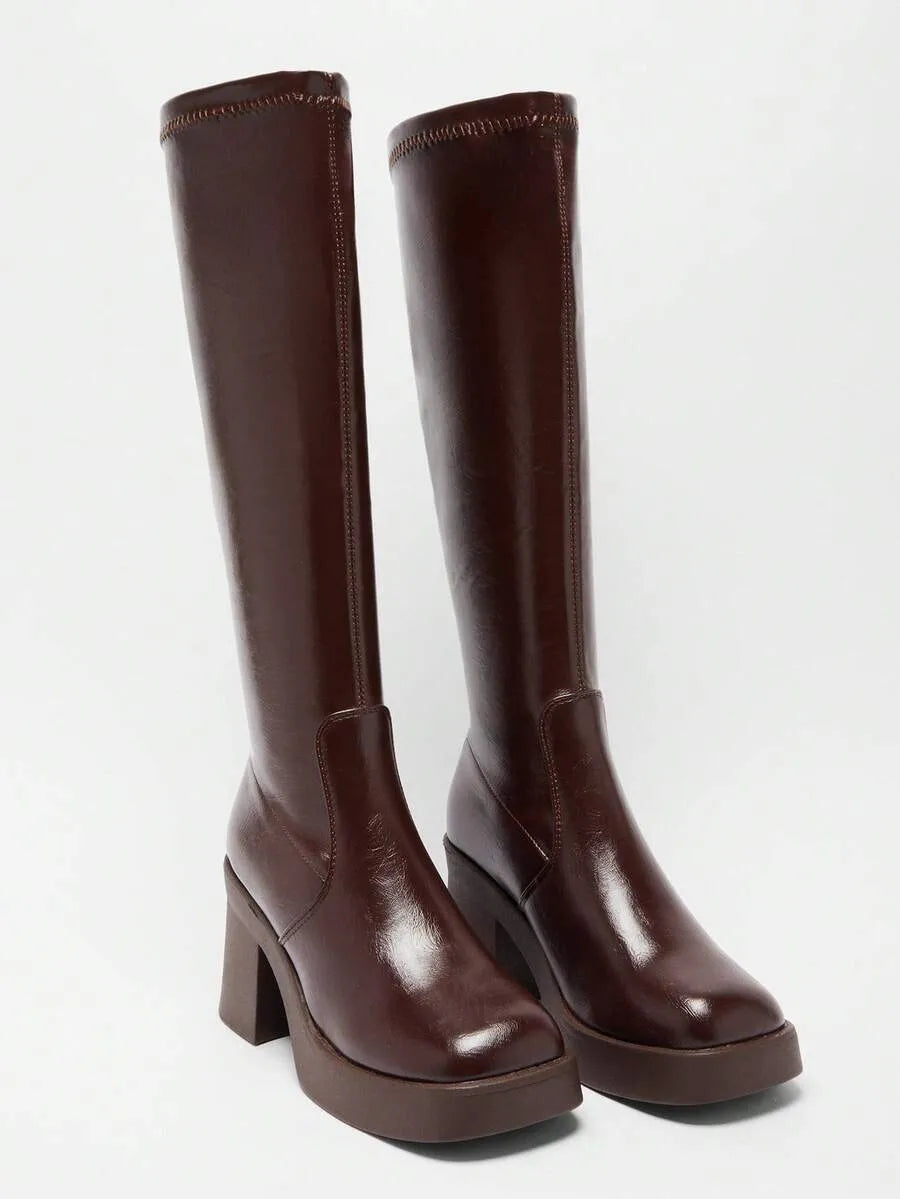 Botas altas hasta la rodilla de puntera cuadrad