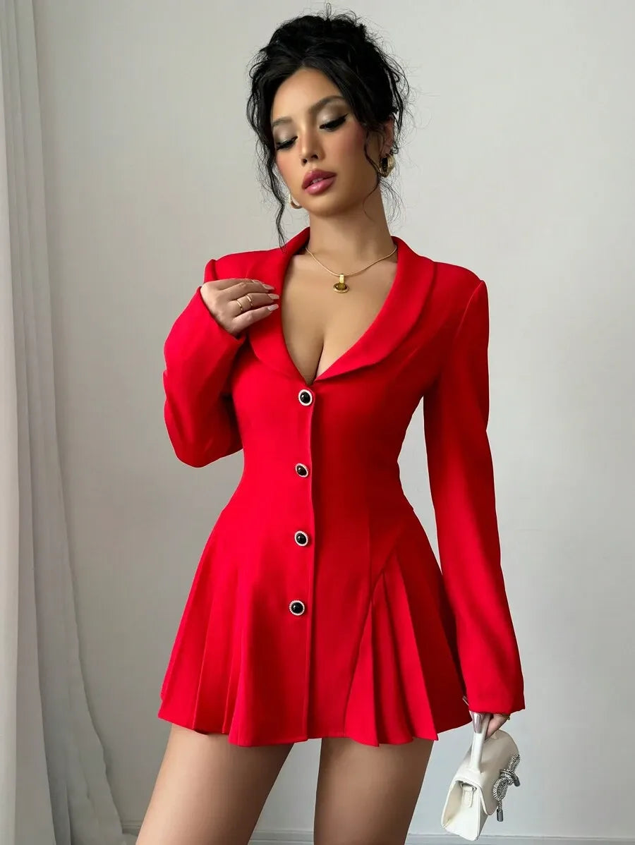 Vestido elegante de mujer con cuello en forma de corazón