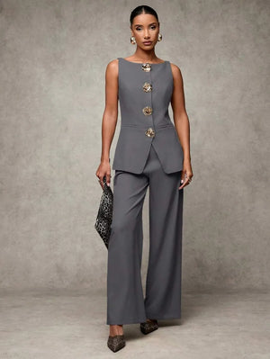 Conjunto de top sin mangas botones metalicos  y pantalones