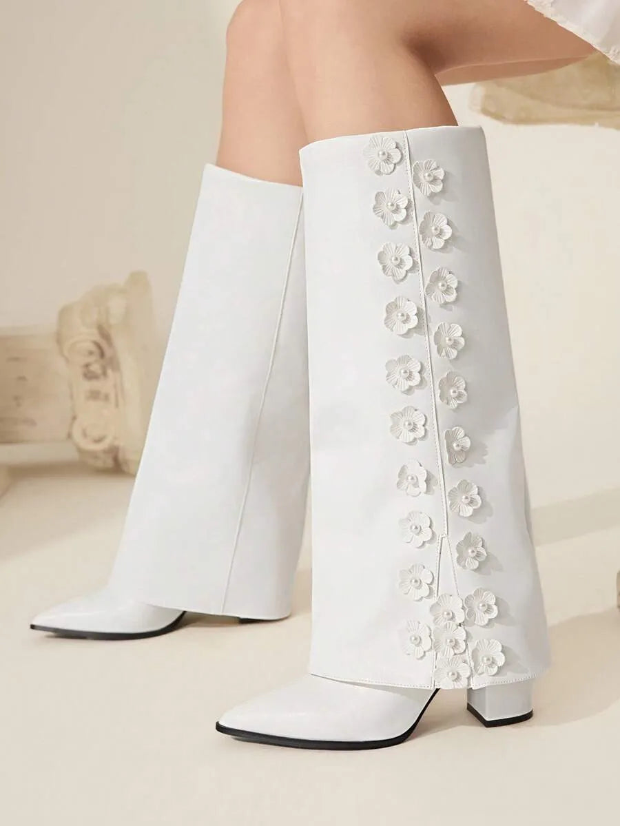 Botas tacón alto con decoración floral