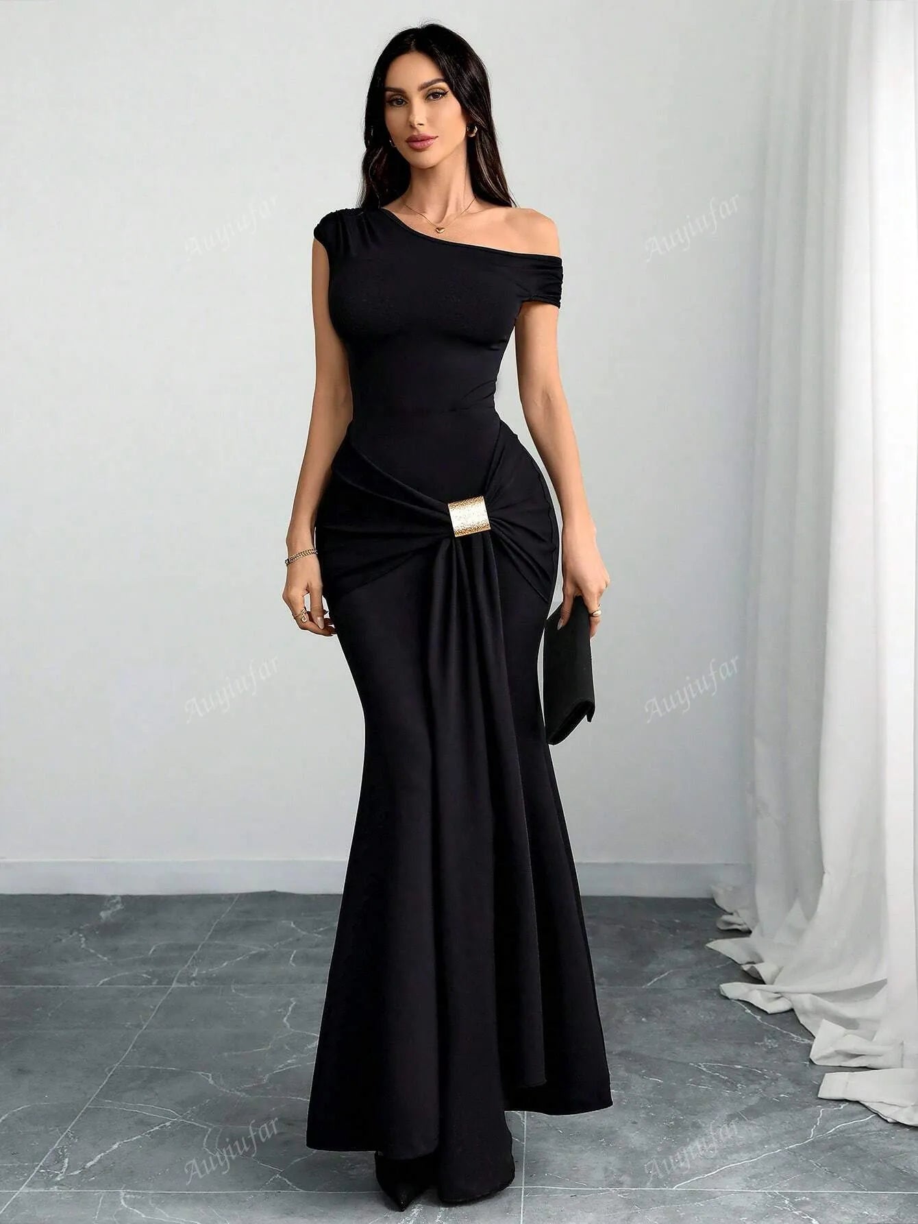 Vestido estirado elegante y sexy de estilo gótico