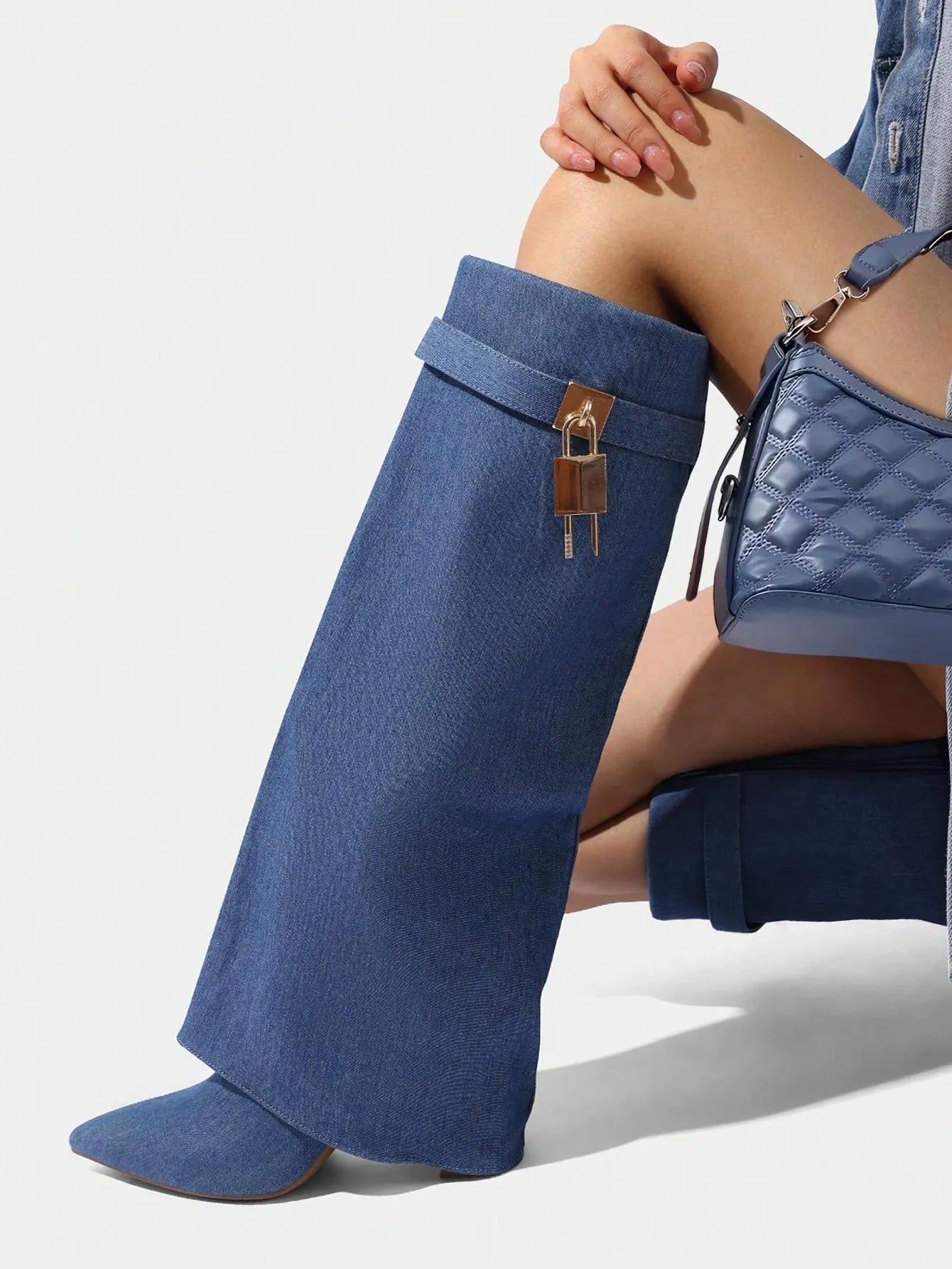 Botas altas de mujer con cierre de cremallera lateral