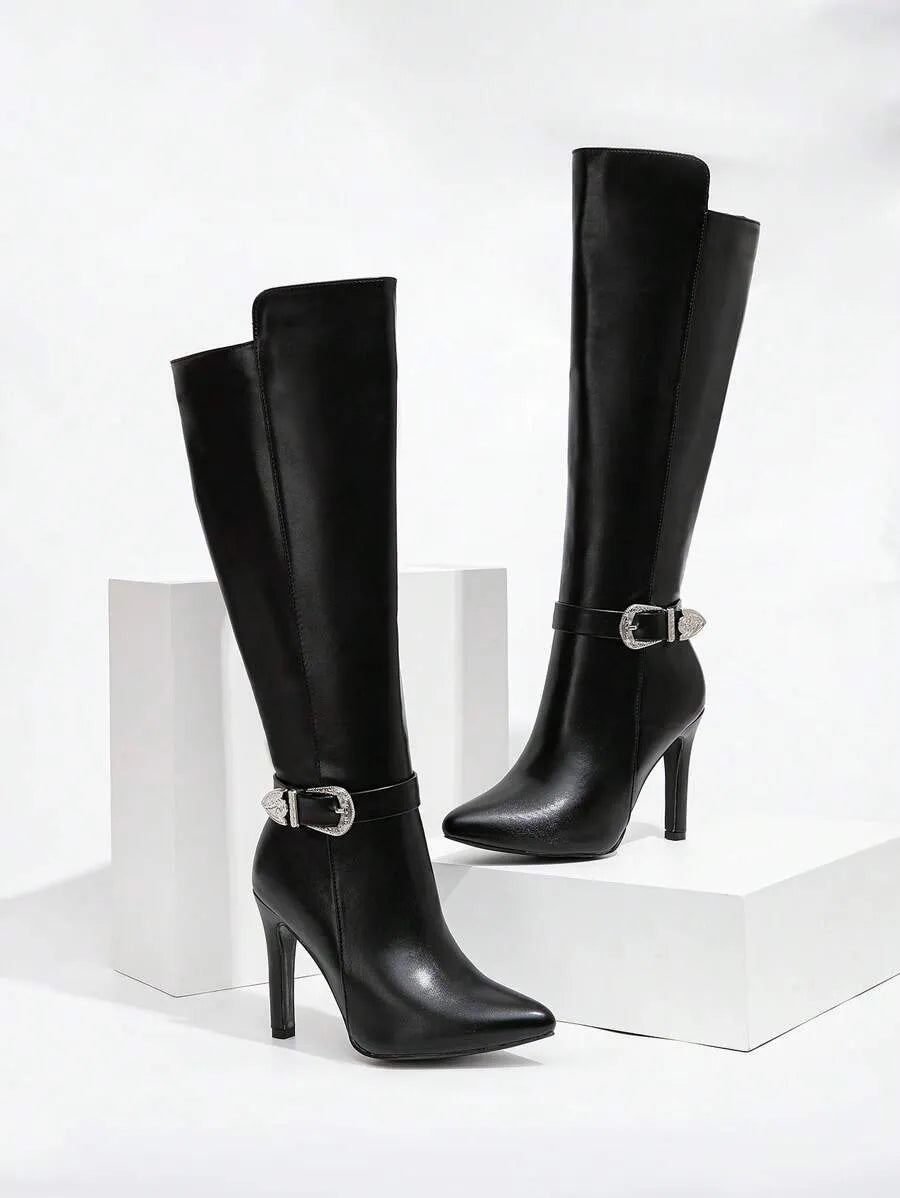 Botas altas con cremallera y tacón fino