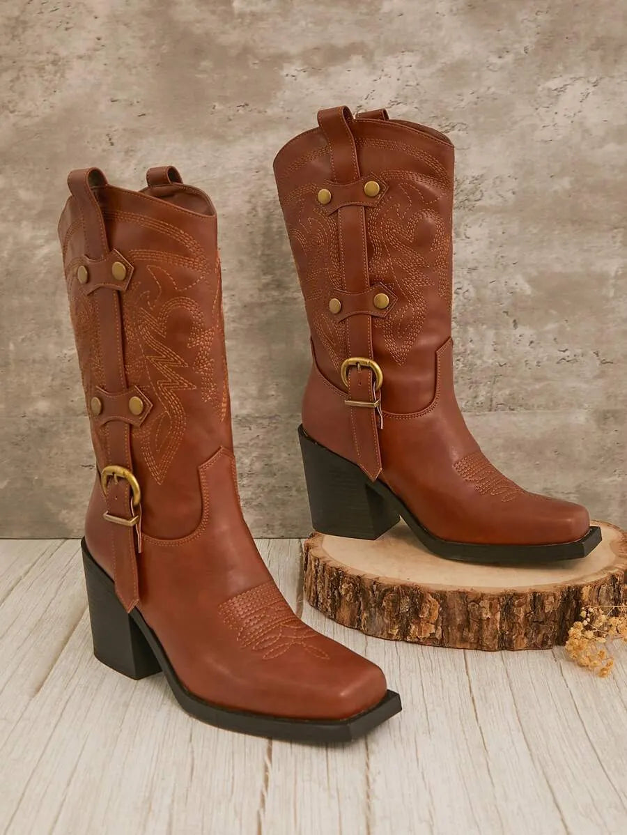 Botas vaqueras cuadradas de color marrón con puntera cuadrada