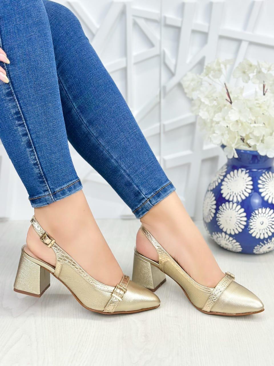 Zapato tacón de Cuero