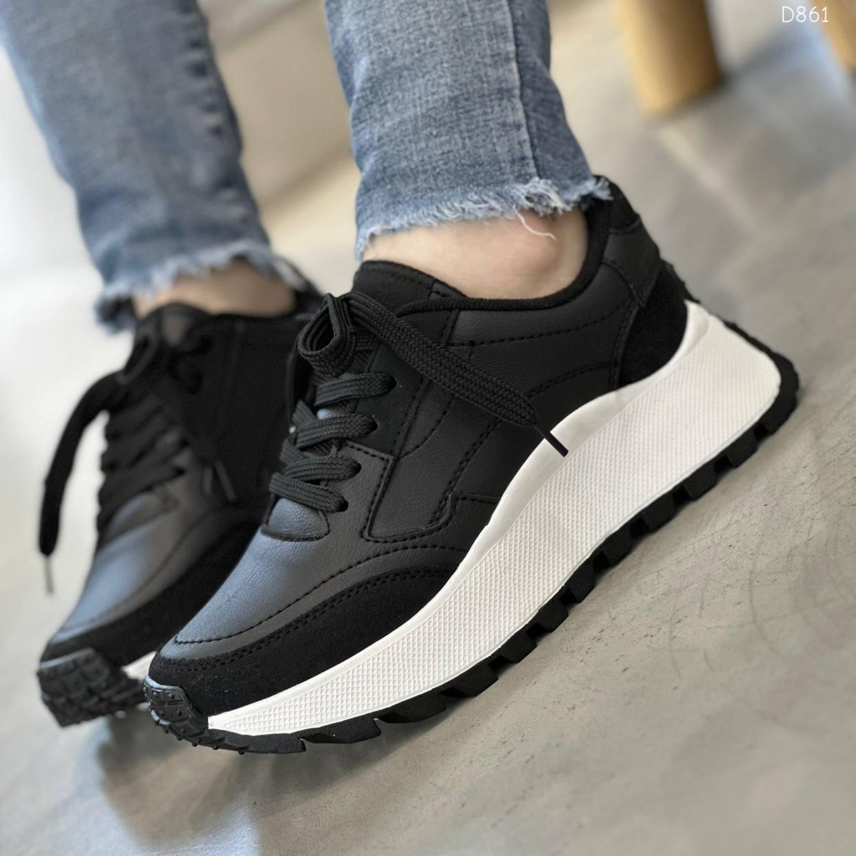 Tenis negros de moda para mujer