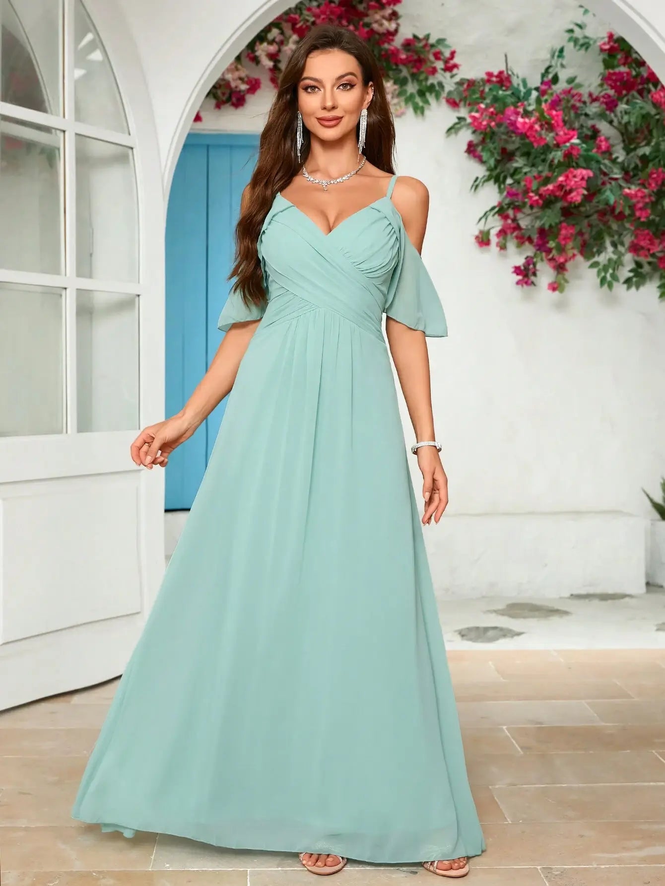 Vestido De Dama De Honor De Chiffon Con Hombros Descubiertos Y Huecos