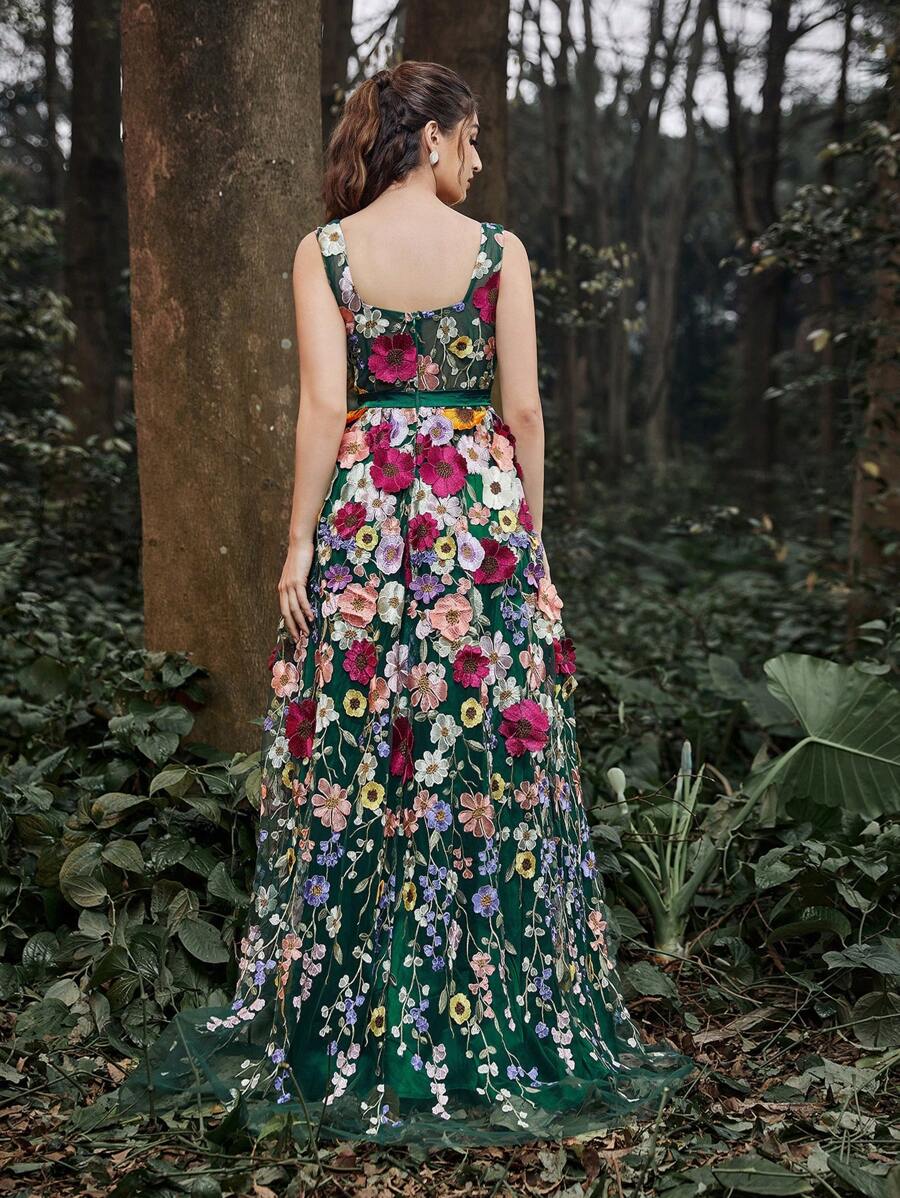 Vestido formal sin mangas bordado con flores