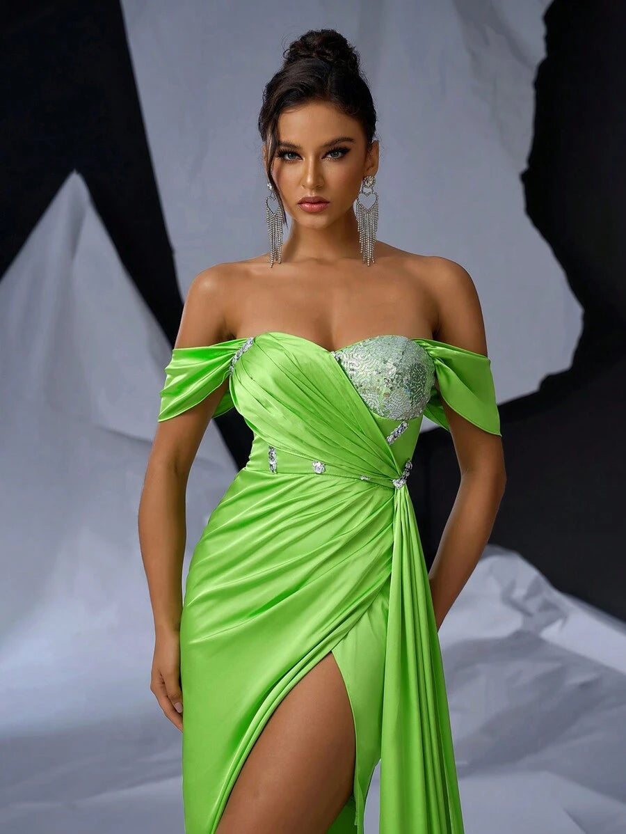 Vestido Elegante vestido de fiesta o de noche. Sin tirantes, color verde fluorescente