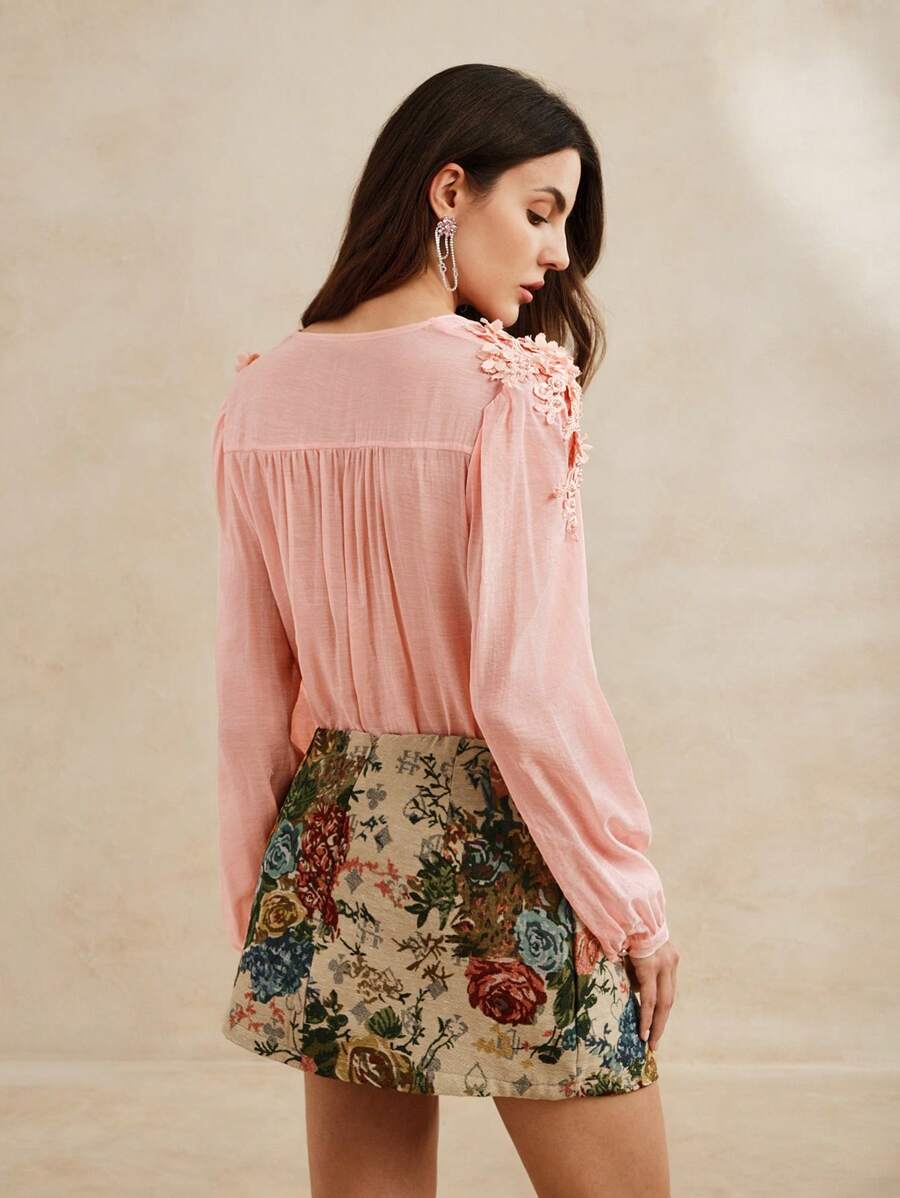 camisa de chifón de estilo francés con flores en 3D