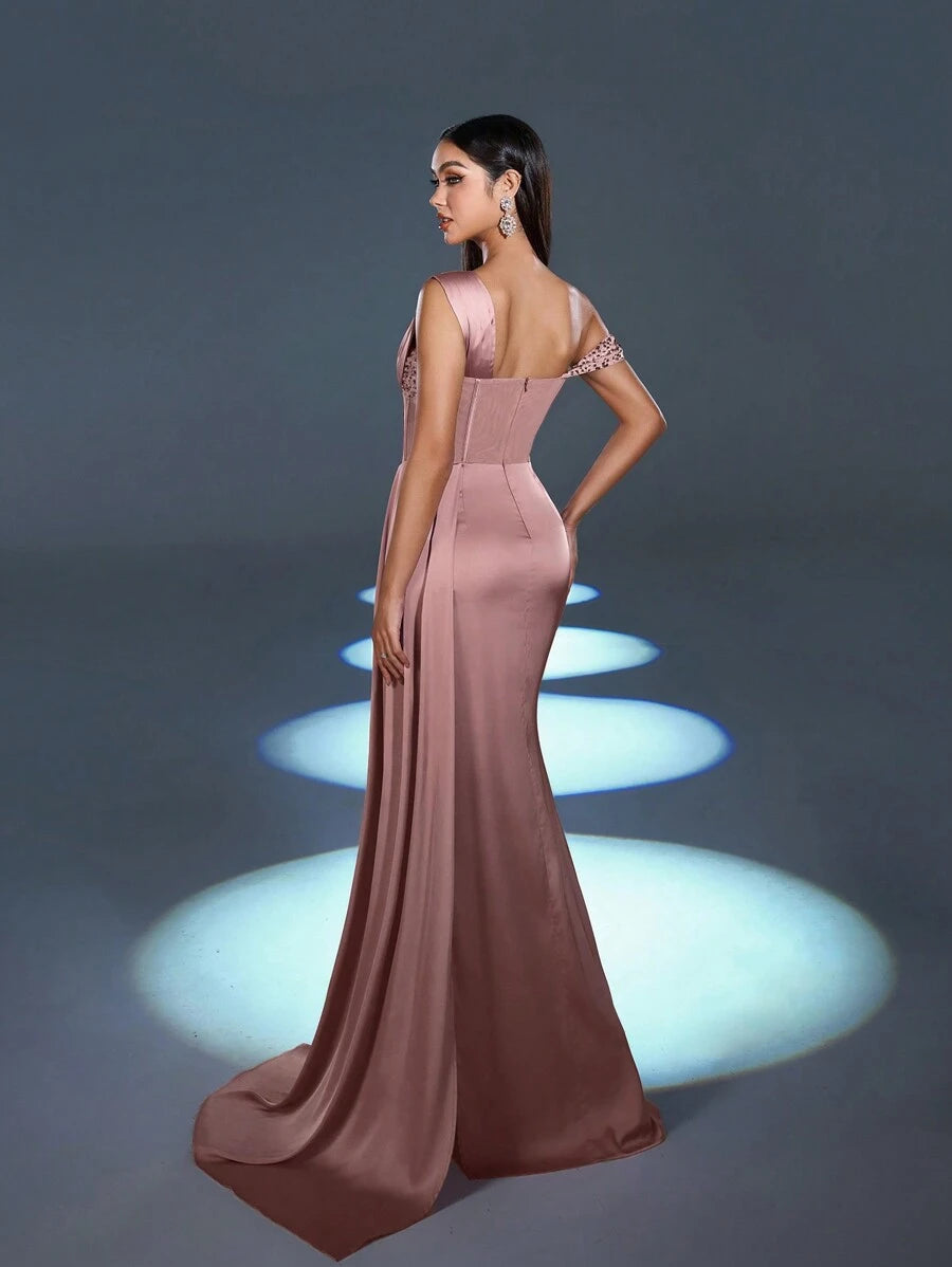 Vestido formal con dobladillo de sirena y cuello asimétrico