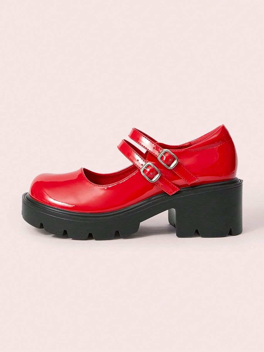 Zapatos de plataforma y cuña rojos, dulces y cómodos