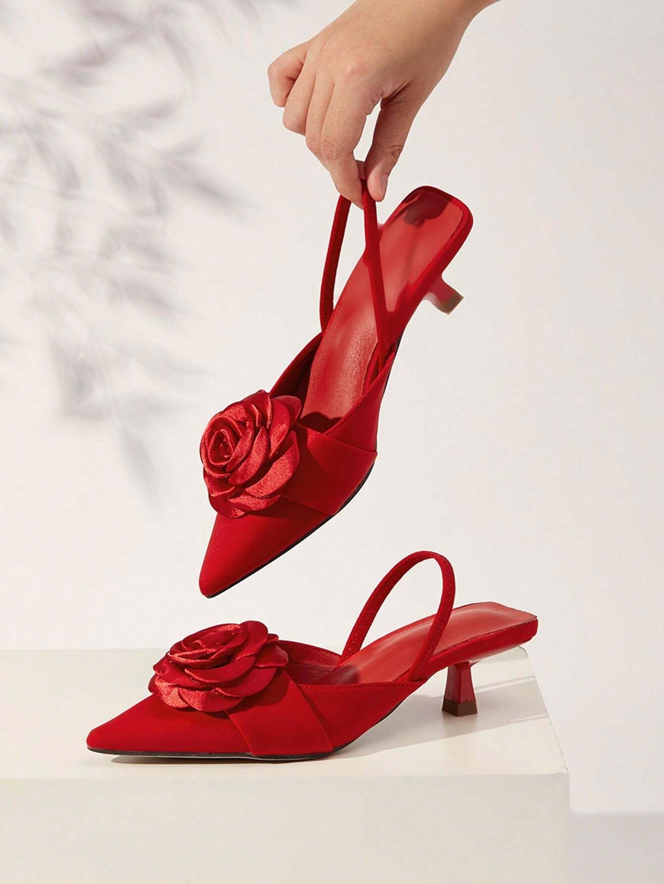 Tacones cómodo con decoración floral