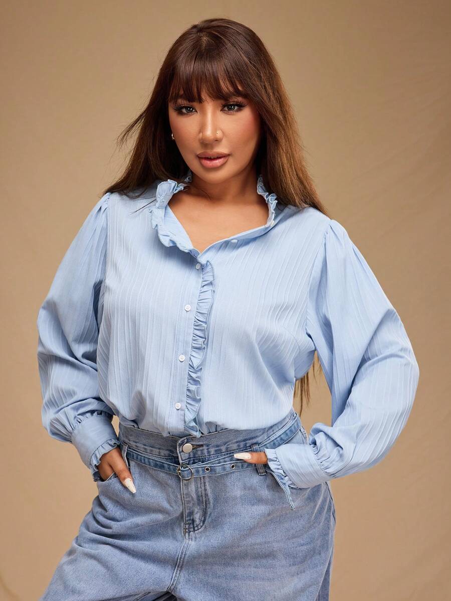 Blusa de tela texturizada de manga larga con volantes de talla grande