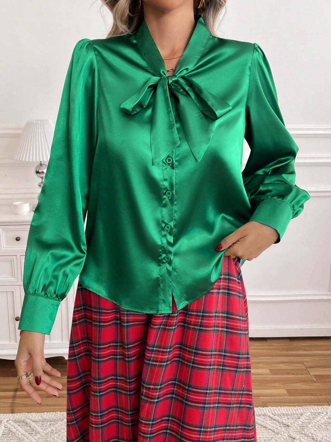 Blusa verde de manga larga y de un solo pecho con lazo