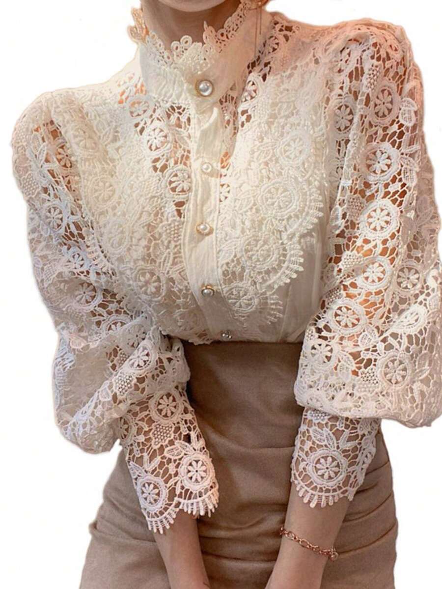 Blusa vintage elegante con cuello alto y mangas
