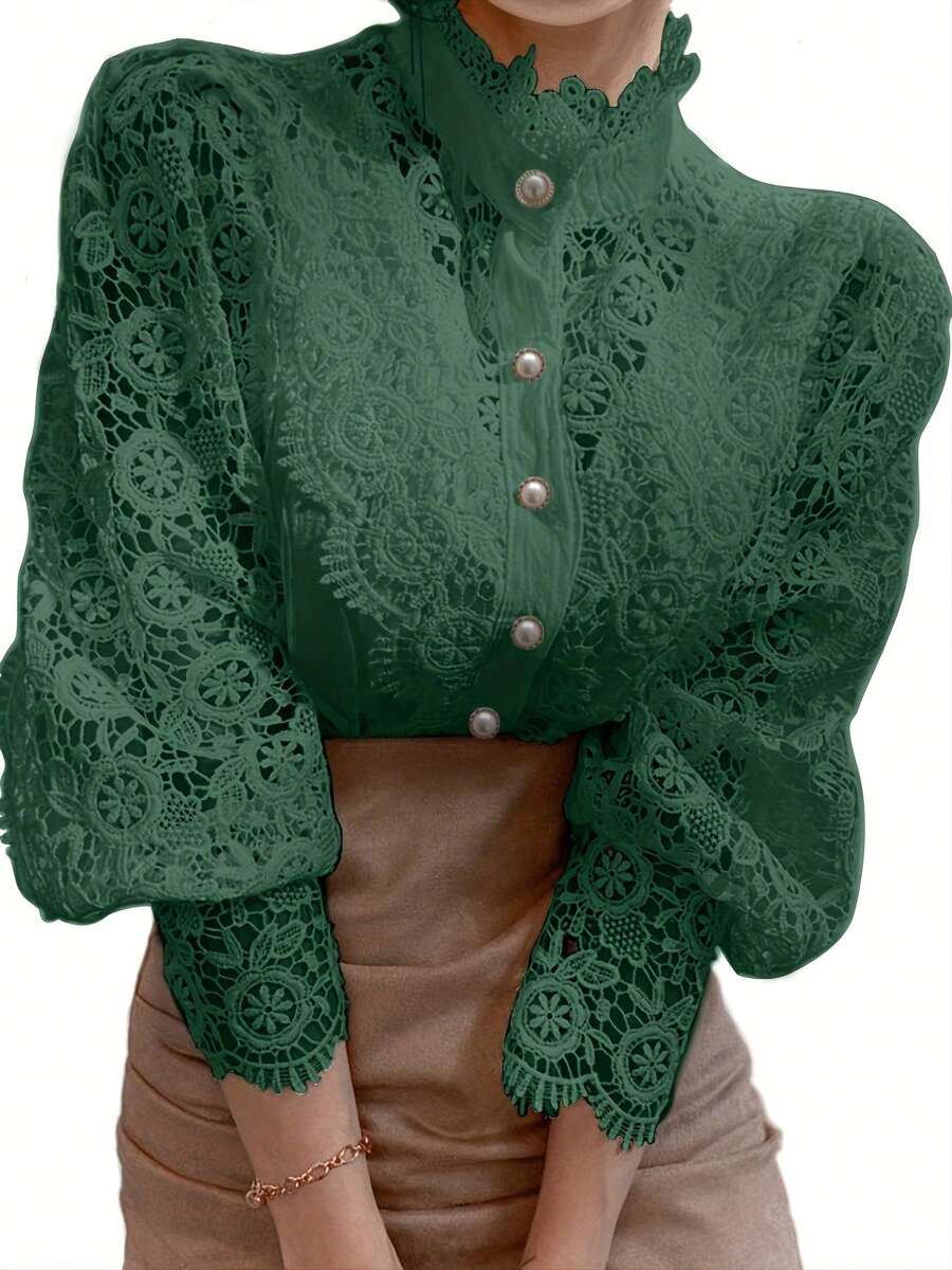Blusa vintage elegante con cuello alto y mangas