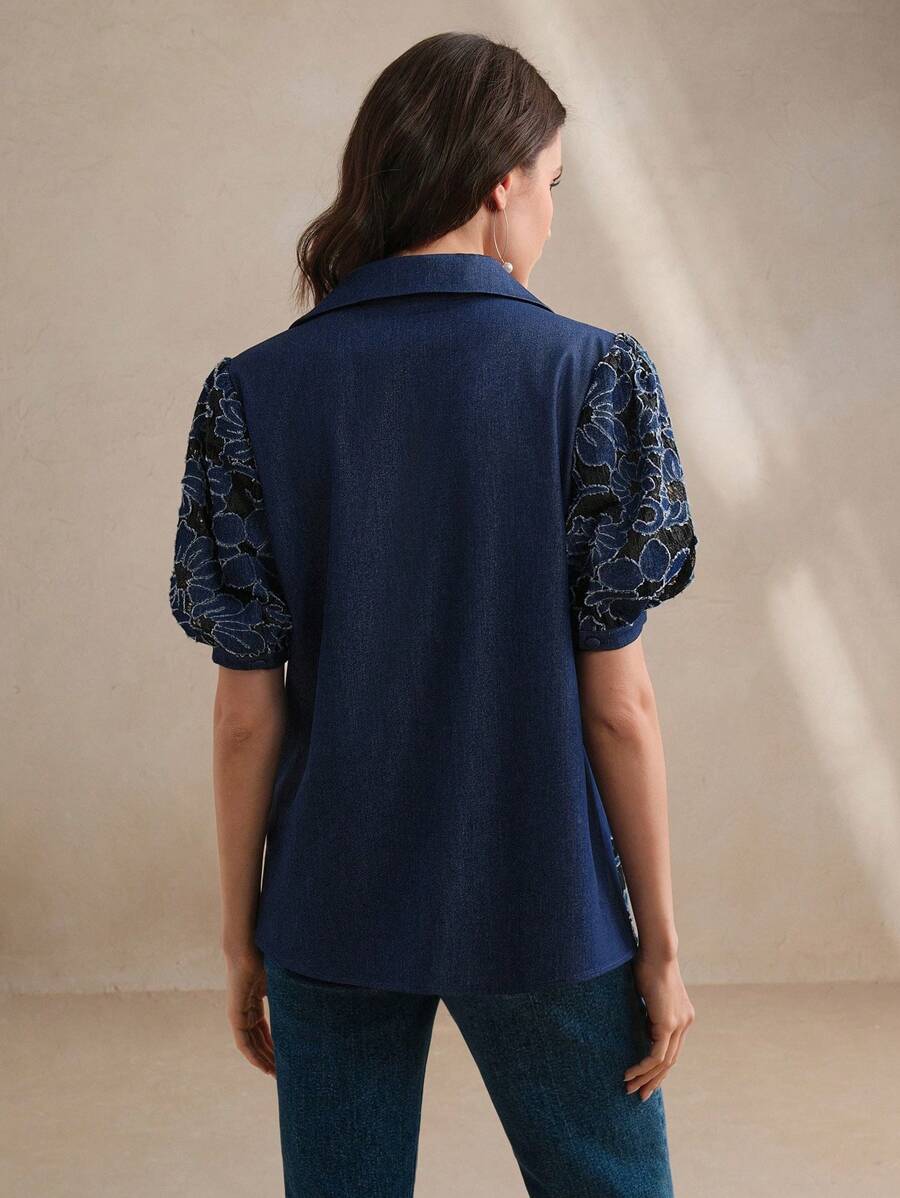 Blusa con estampado floral en capas y recortes