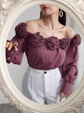 Blusa elegante y romántica de mujer con hombros descubiertos