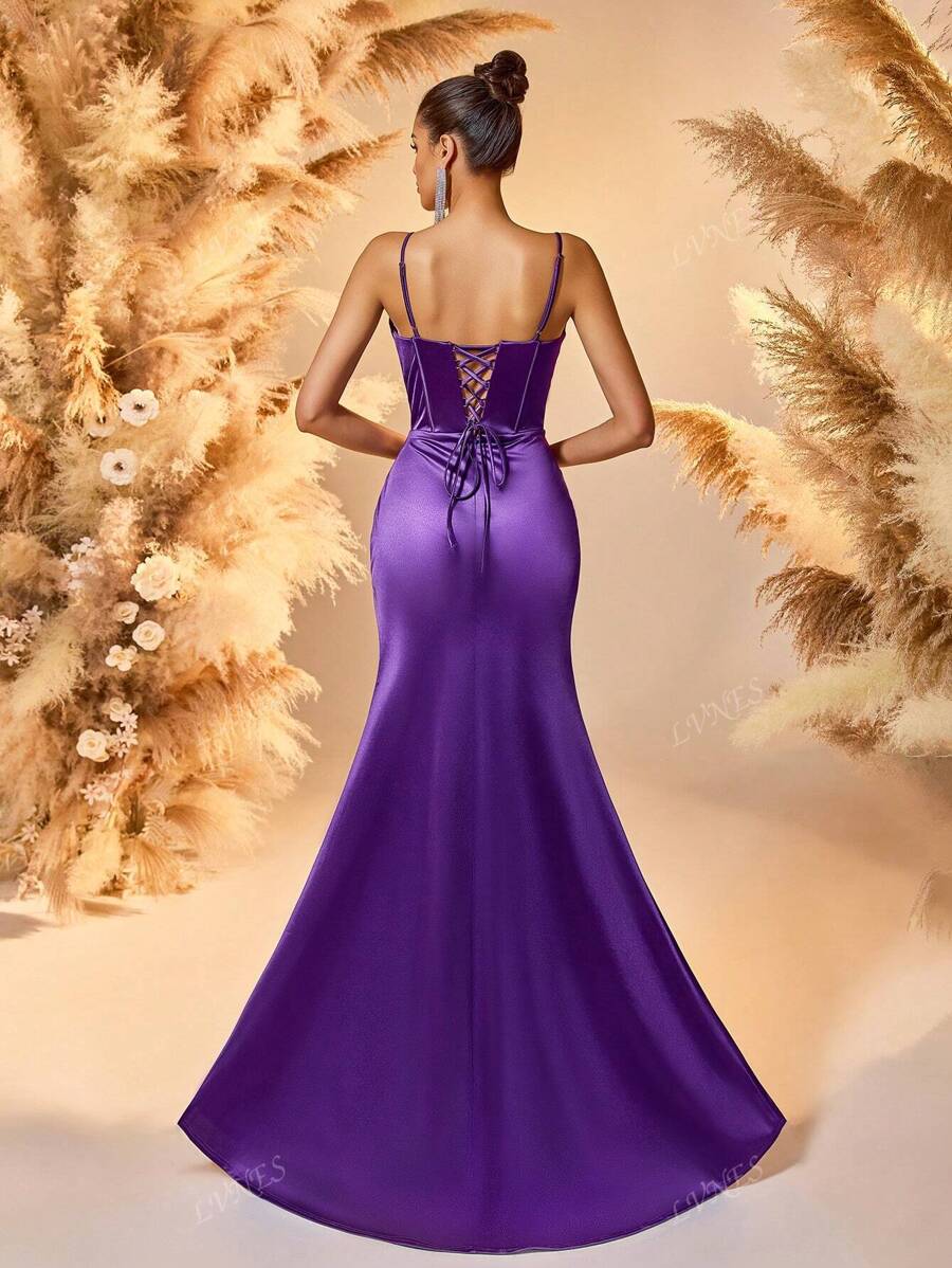 Vestido de noche de satén y encaje lavanda 2025