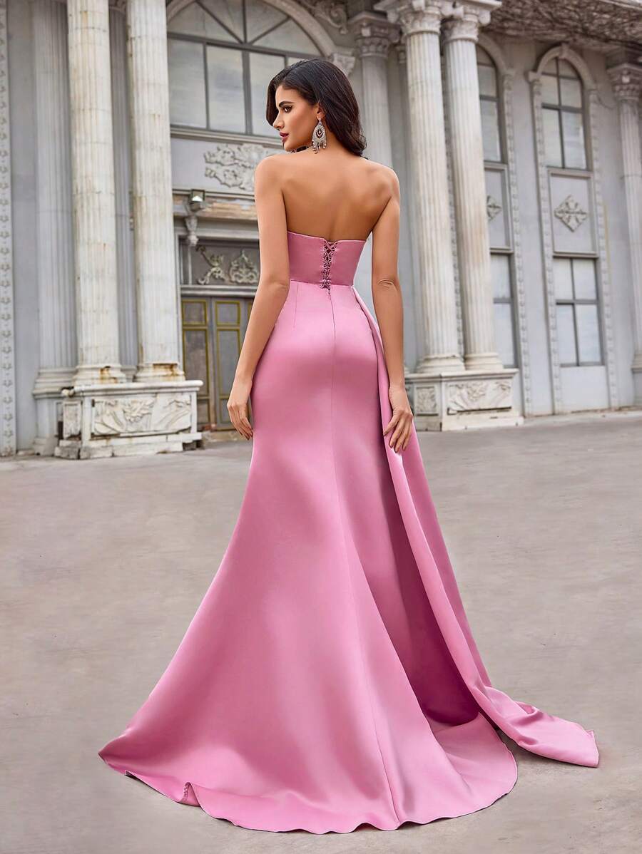 Vestido largo con bordados de lentejuelas y cristales