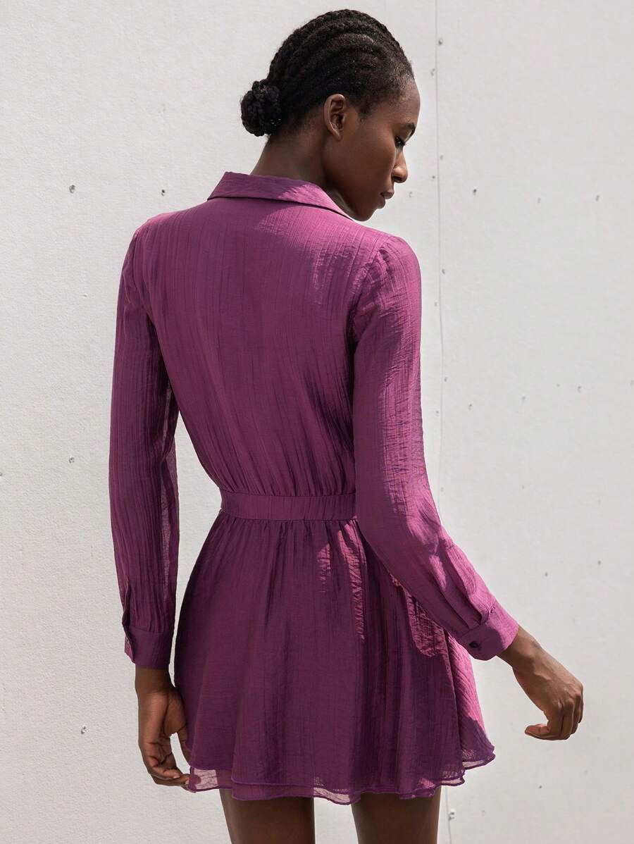 Vestido de mujer con cuello en V profundo