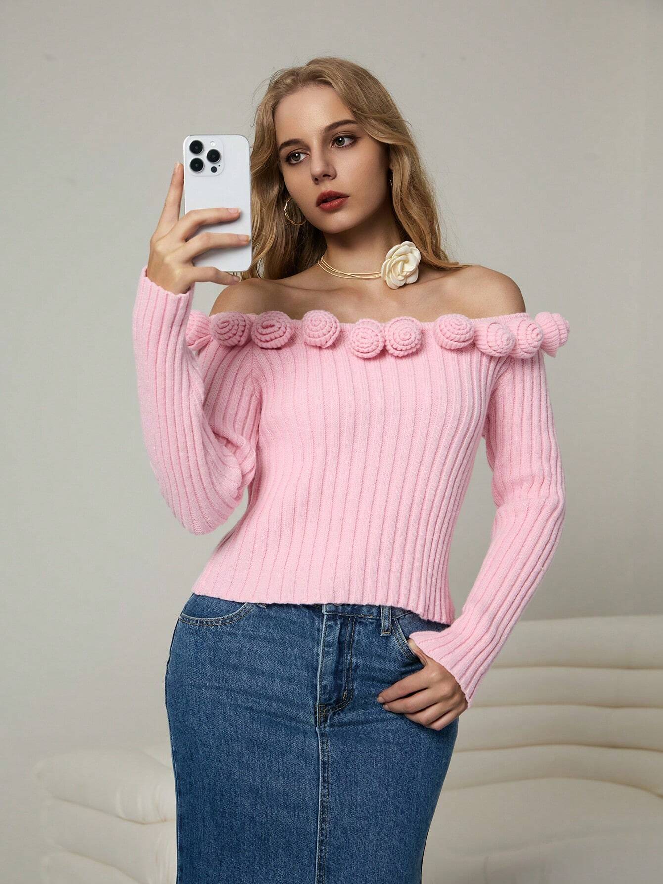 Suéter de cuello caído con textura floral para mujer