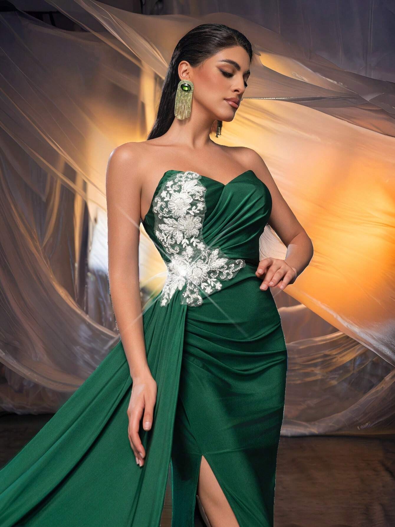 Vestido elegante y lujoso tejido brillante y elástico de punto color verde oscuro