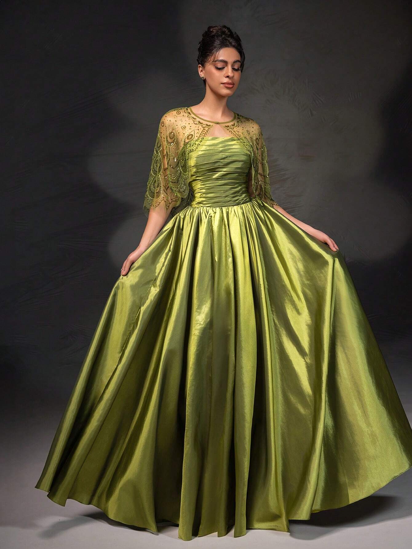 Conjunto de vestido y vestido elegante con chal de encaje verde oliva