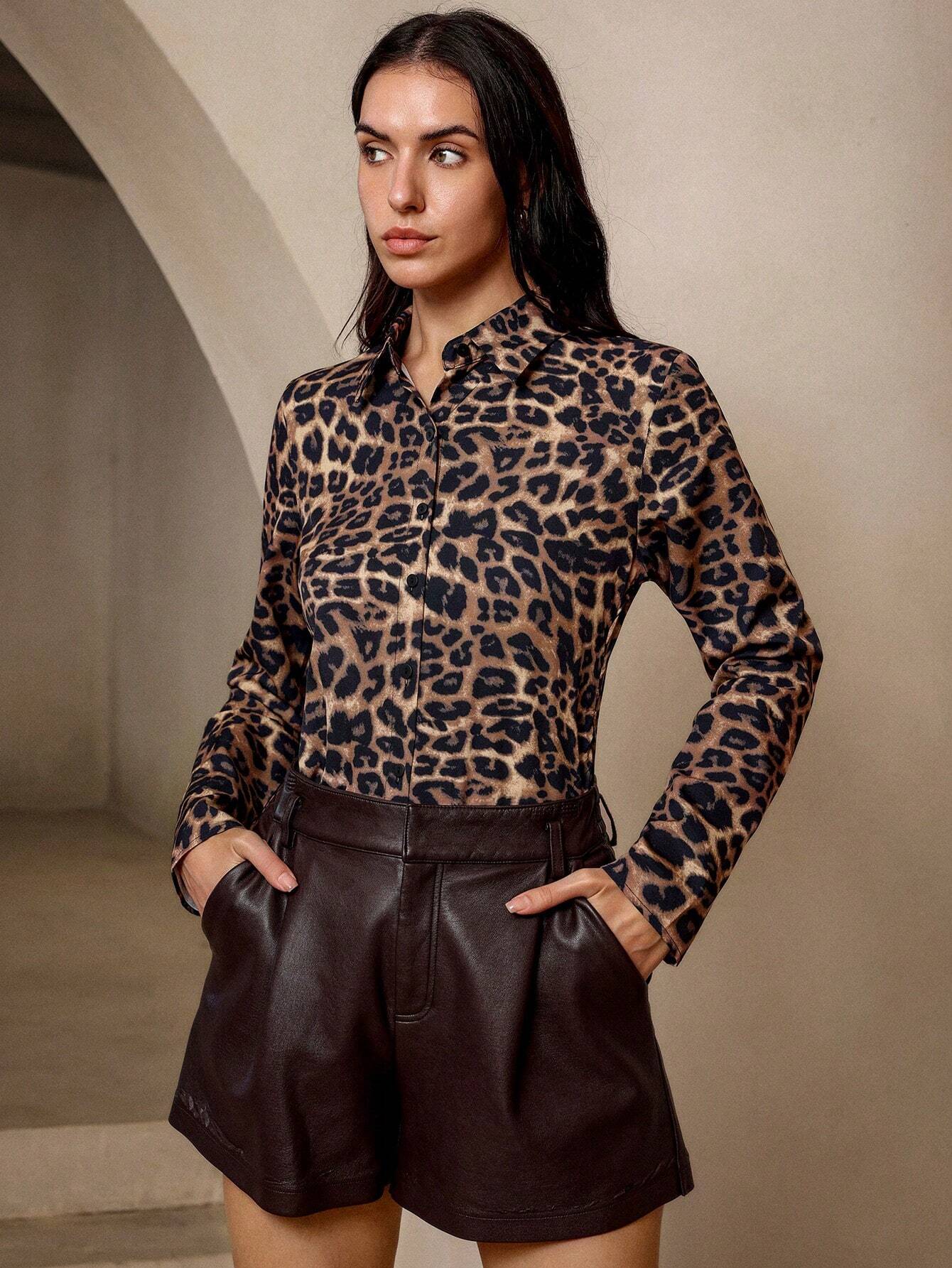 Camisa casual con cintura plisada, mangas largas y estampado de leopardo