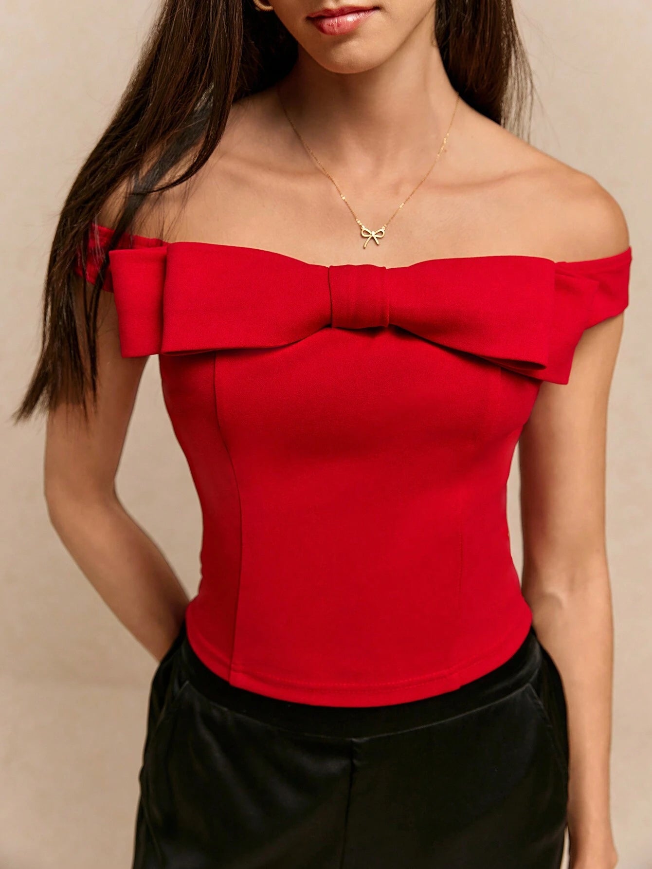 Blusa elegante de hombros descubiertos con lazo decorativo para mujer