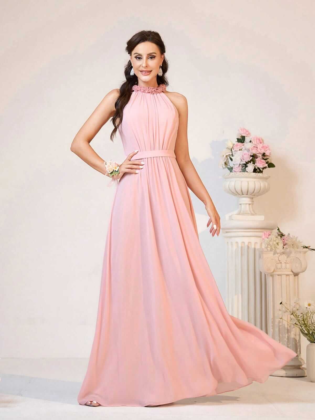 Vestido  Elegante y romántico vestido con cuello halter