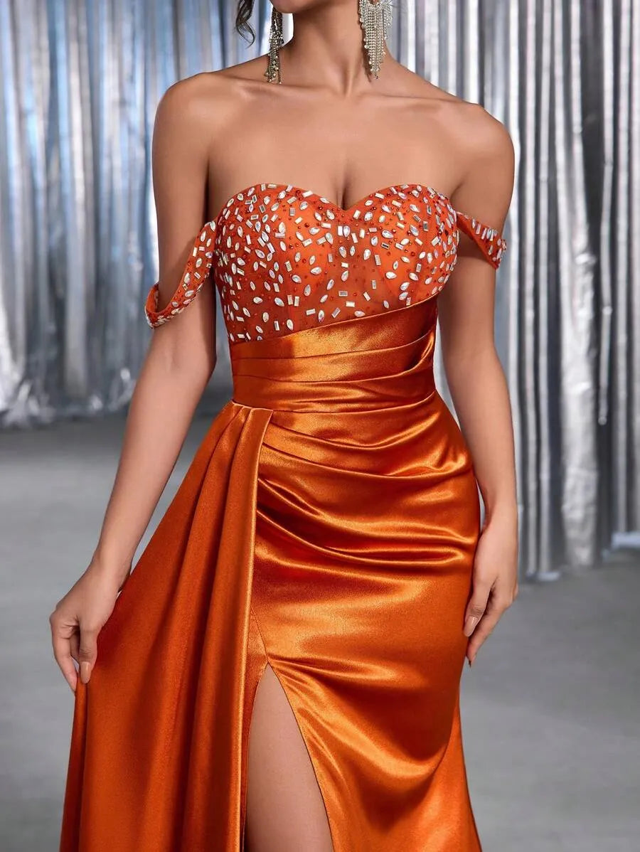 vestido de gasa con abertura lateral alta