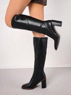 Botas largas hasta la rodilla con punta cuadrada