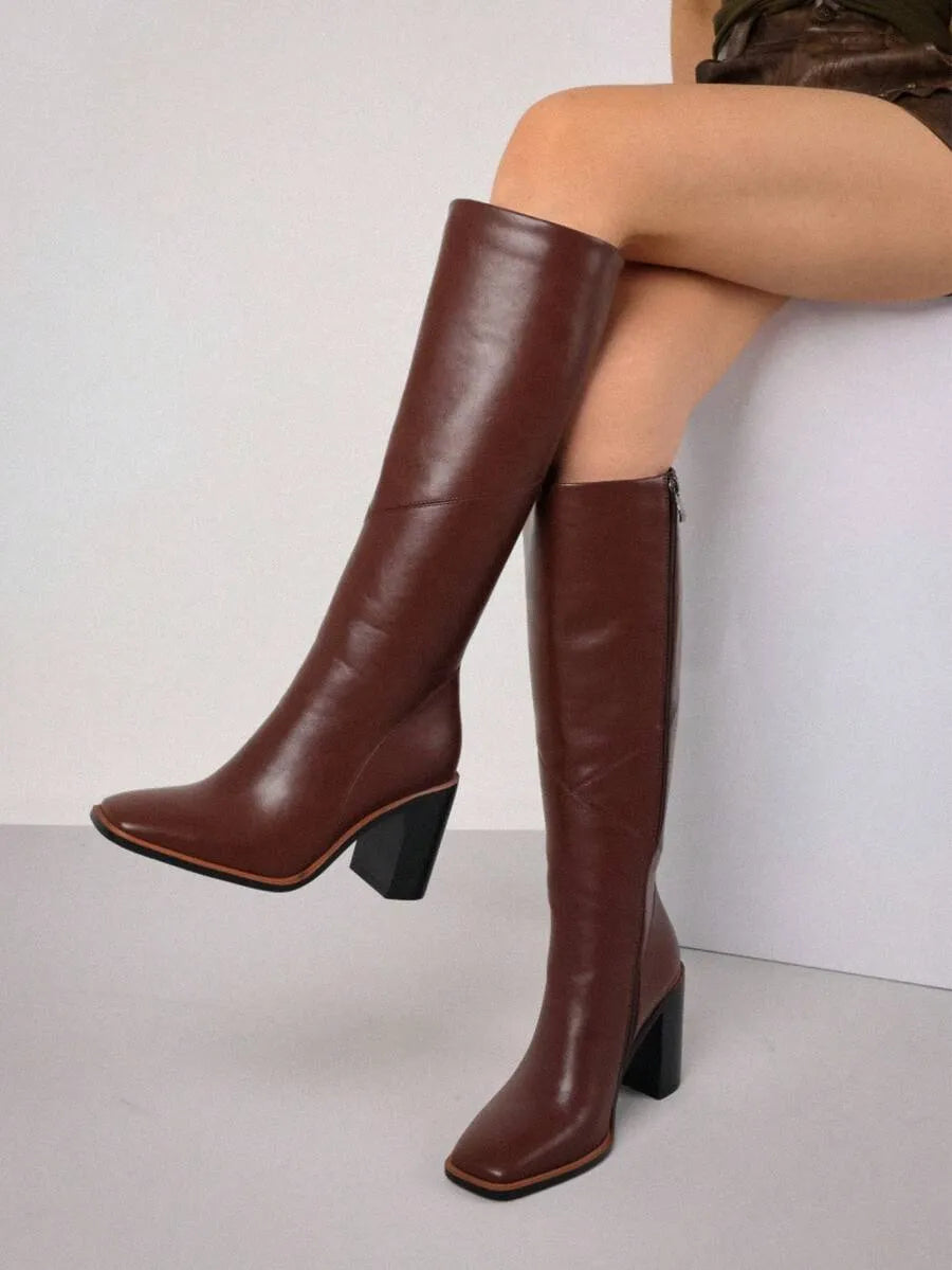 Botas largas hasta la rodilla con punta cuadrada