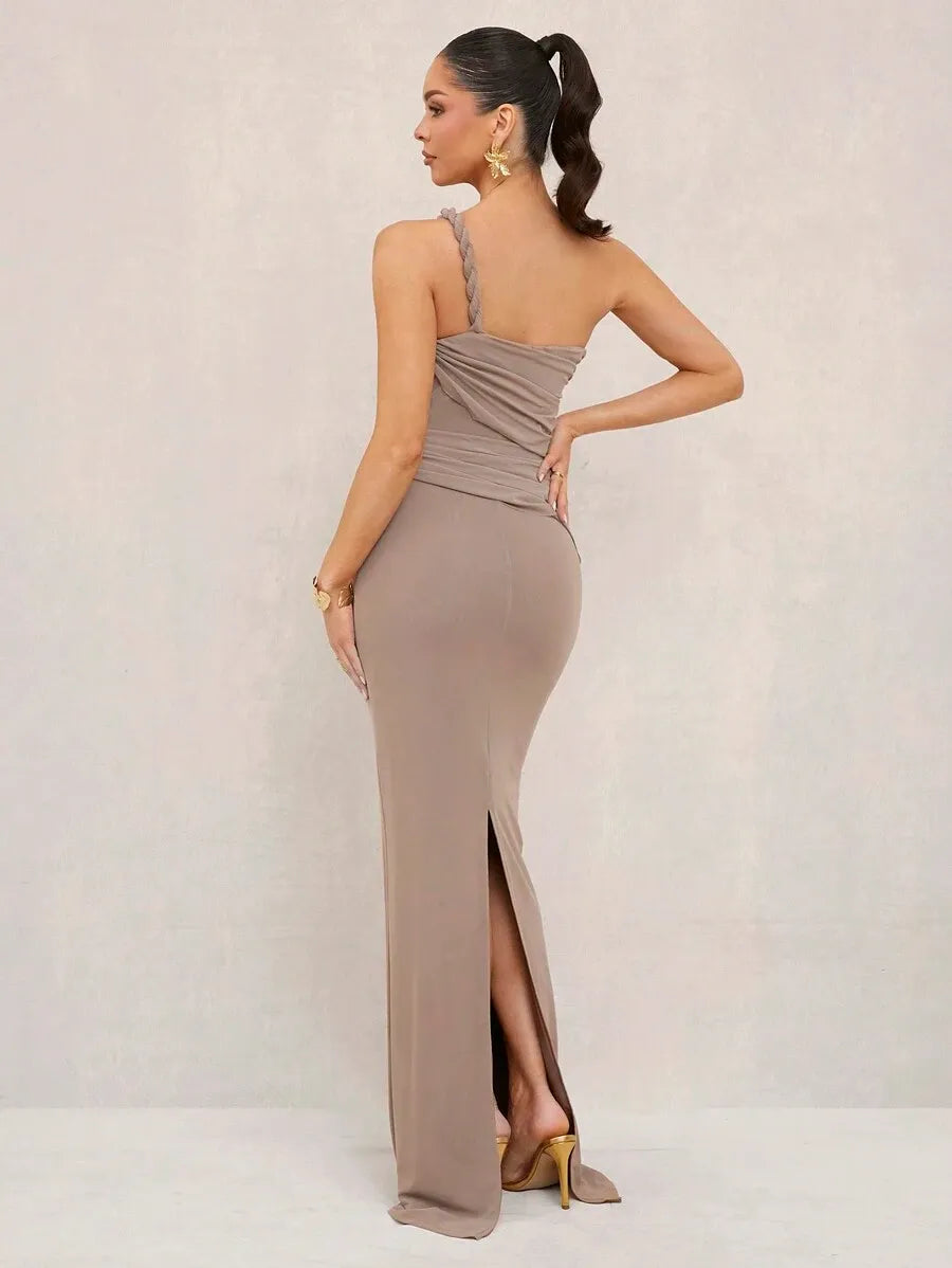 Vestido largo de mujer con diseño retorcido